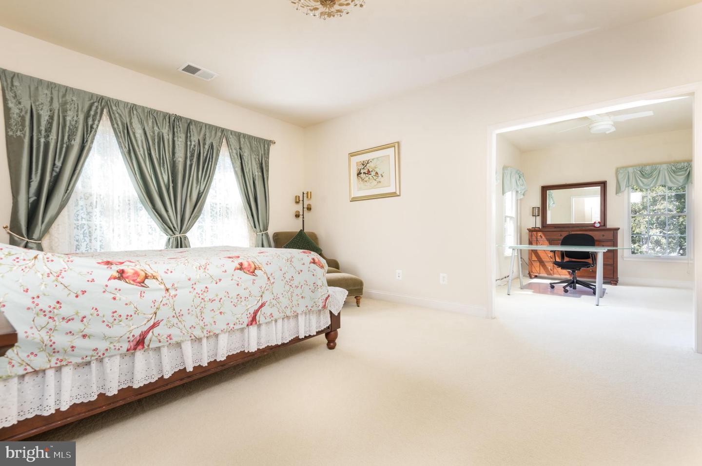 5331 CHAFFINS FARM CT, HAYMARKET, Virginia 20169, 6 Bedrooms Bedrooms, ,6 BathroomsBathrooms,Residential,For sale,5331 CHAFFINS FARM CT,VAPW2103830 MLS # VAPW2103830