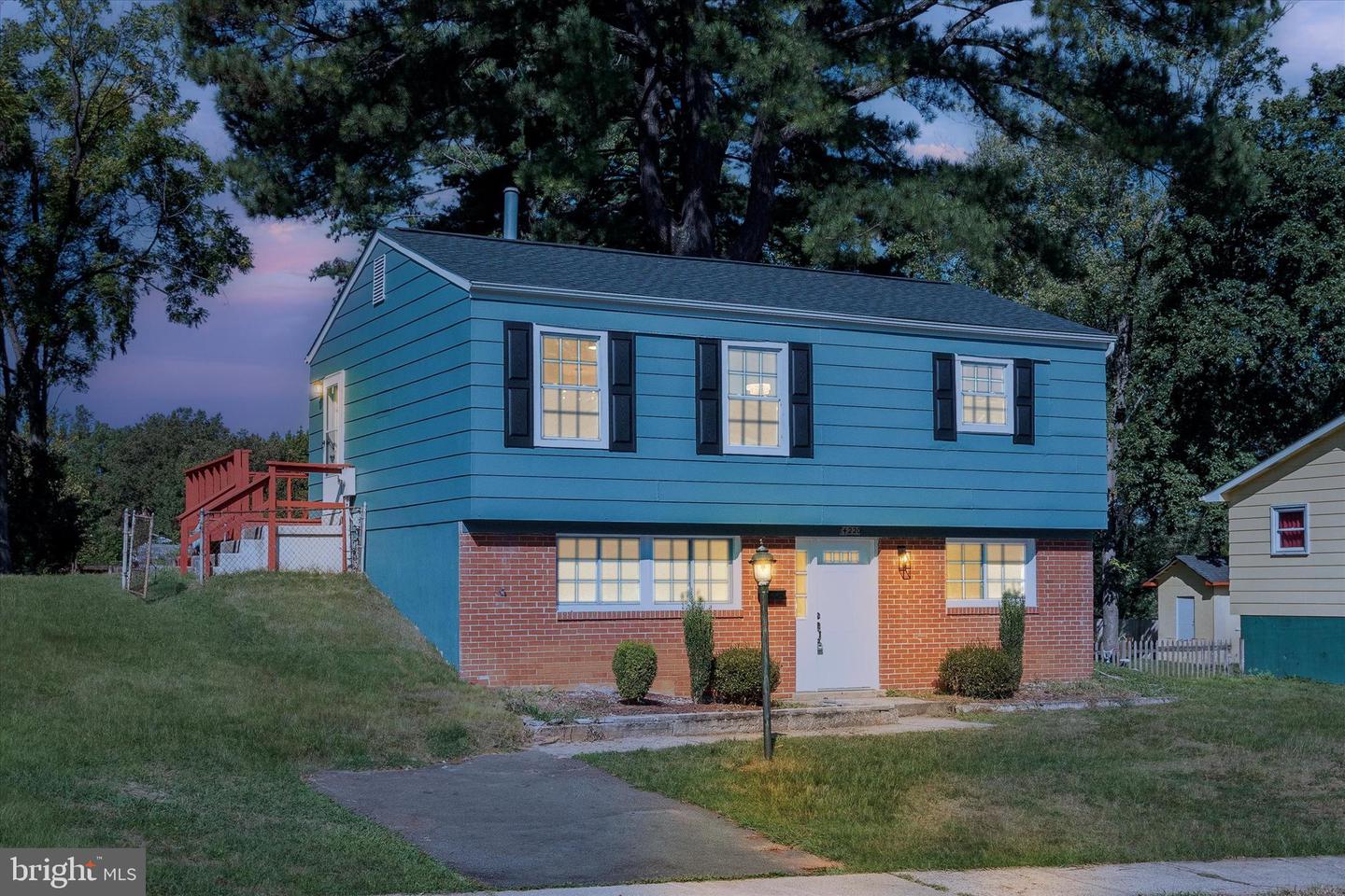 14220 FALLBROOK LN, WOODBRIDGE, Virginia 22193, 4 Bedrooms Bedrooms, 6 Rooms Rooms,2 BathroomsBathrooms,Residential,For sale,14220 FALLBROOK LN,VAPW2103842 MLS # VAPW2103842
