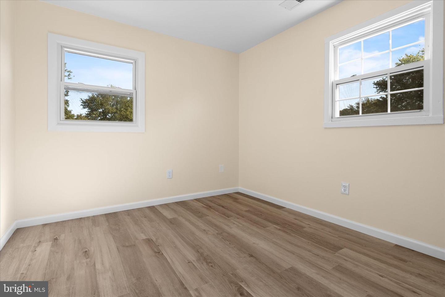 14220 FALLBROOK LN, WOODBRIDGE, Virginia 22193, 4 Bedrooms Bedrooms, 6 Rooms Rooms,2 BathroomsBathrooms,Residential,For sale,14220 FALLBROOK LN,VAPW2103842 MLS # VAPW2103842