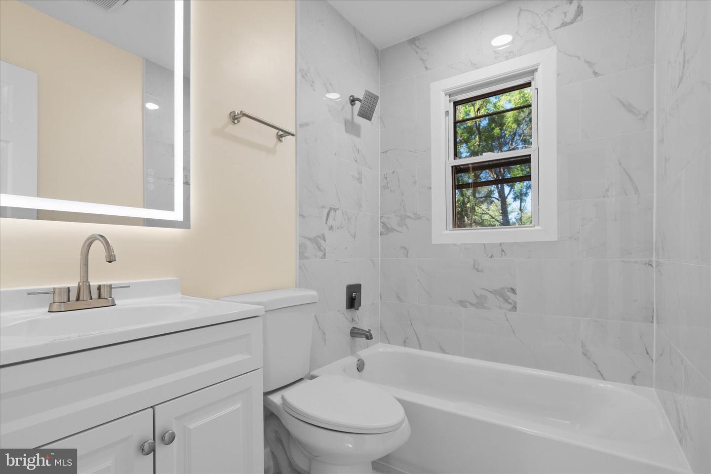 14220 FALLBROOK LN, WOODBRIDGE, Virginia 22193, 4 Bedrooms Bedrooms, 6 Rooms Rooms,2 BathroomsBathrooms,Residential,For sale,14220 FALLBROOK LN,VAPW2103842 MLS # VAPW2103842
