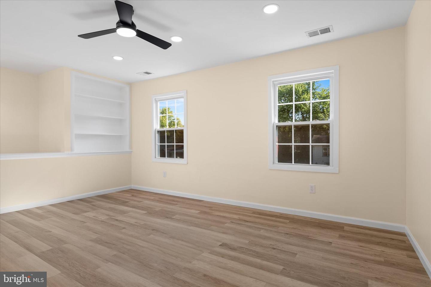 14220 FALLBROOK LN, WOODBRIDGE, Virginia 22193, 4 Bedrooms Bedrooms, 6 Rooms Rooms,2 BathroomsBathrooms,Residential,For sale,14220 FALLBROOK LN,VAPW2103842 MLS # VAPW2103842