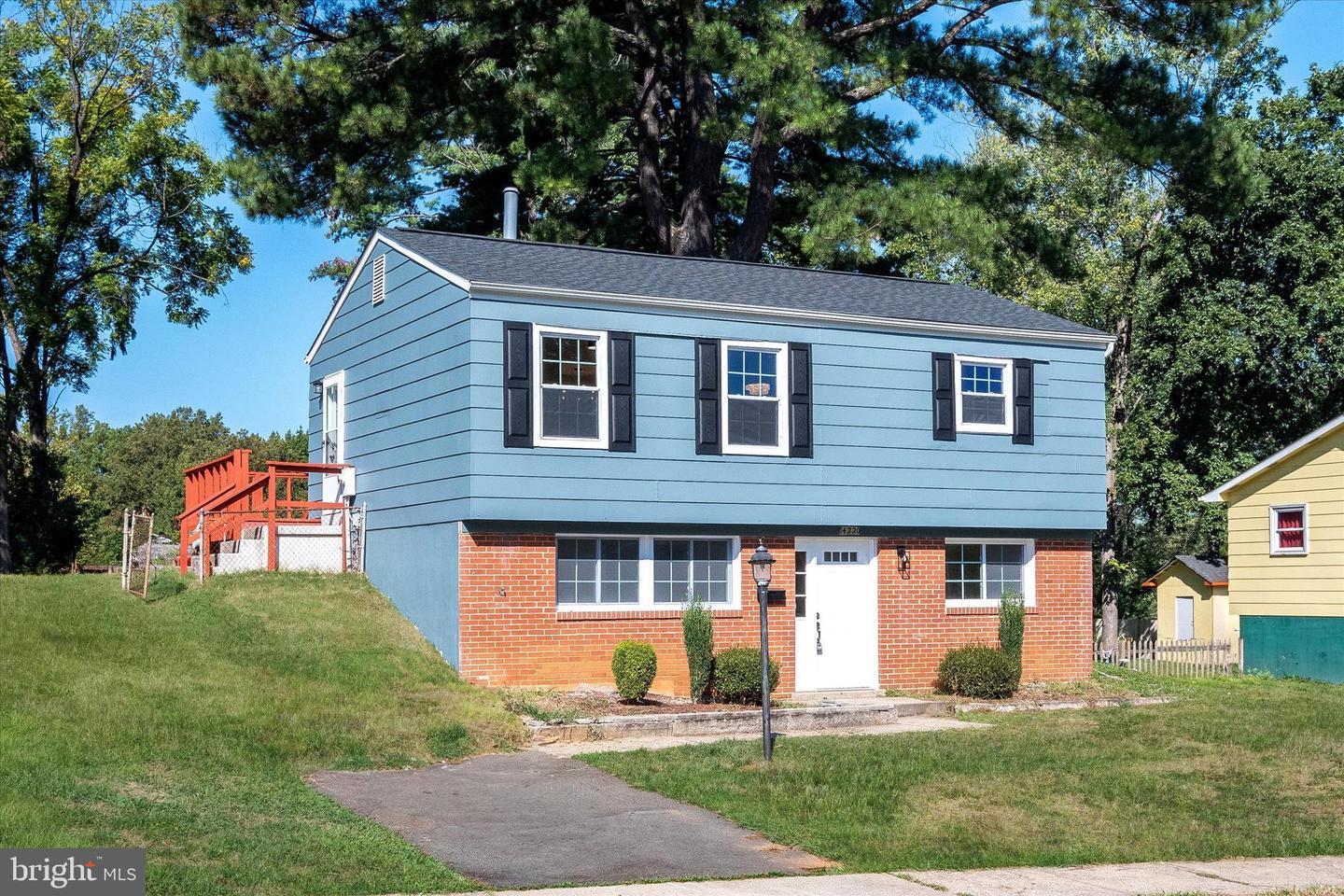 14220 FALLBROOK LN, WOODBRIDGE, Virginia 22193, 4 Bedrooms Bedrooms, 6 Rooms Rooms,2 BathroomsBathrooms,Residential,For sale,14220 FALLBROOK LN,VAPW2103842 MLS # VAPW2103842