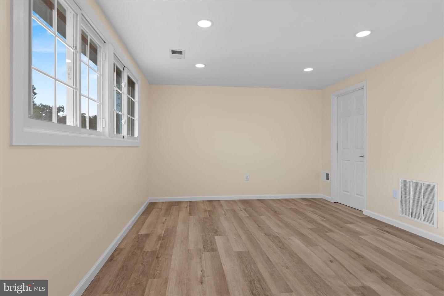 14220 FALLBROOK LN, WOODBRIDGE, Virginia 22193, 4 Bedrooms Bedrooms, 6 Rooms Rooms,2 BathroomsBathrooms,Residential,For sale,14220 FALLBROOK LN,VAPW2103842 MLS # VAPW2103842