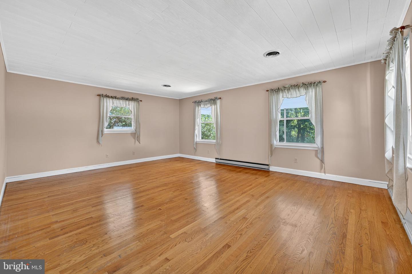 328 S CHURCH ST, BERRYVILLE, Virginia 22611, 3 Bedrooms Bedrooms, ,2 BathroomsBathrooms,Residential,For sale,328 S CHURCH ST,VACL2006060 MLS # VACL2006060