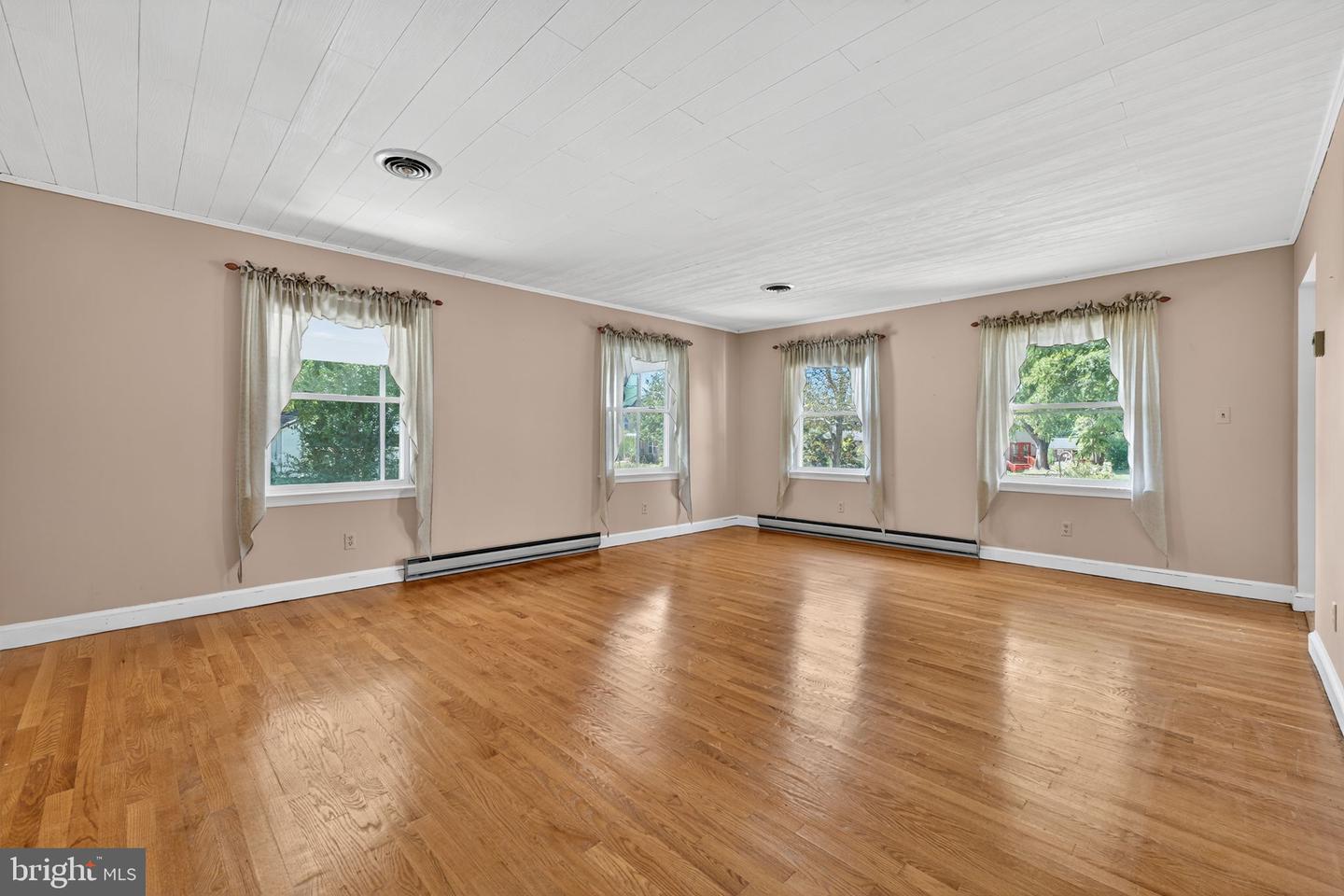 328 S CHURCH ST, BERRYVILLE, Virginia 22611, 3 Bedrooms Bedrooms, ,2 BathroomsBathrooms,Residential,For sale,328 S CHURCH ST,VACL2006060 MLS # VACL2006060