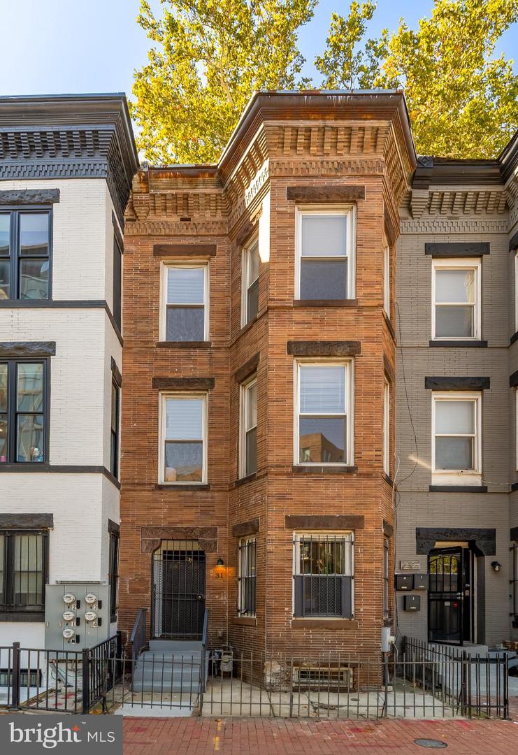 31 FLORIDA AVE NE, WASHINGTON, District Of Columbia 20002, 4 Bedrooms Bedrooms, ,2 BathroomsBathrooms,Residential,For sale,31 FLORIDA AVE NE,DCDC2222158 MLS # DCDC2222158