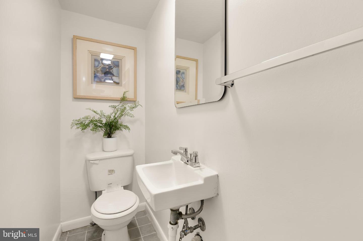 31 FLORIDA AVE NE, WASHINGTON, District Of Columbia 20002, 4 Bedrooms Bedrooms, ,2 BathroomsBathrooms,Residential,For sale,31 FLORIDA AVE NE,DCDC2222158 MLS # DCDC2222158