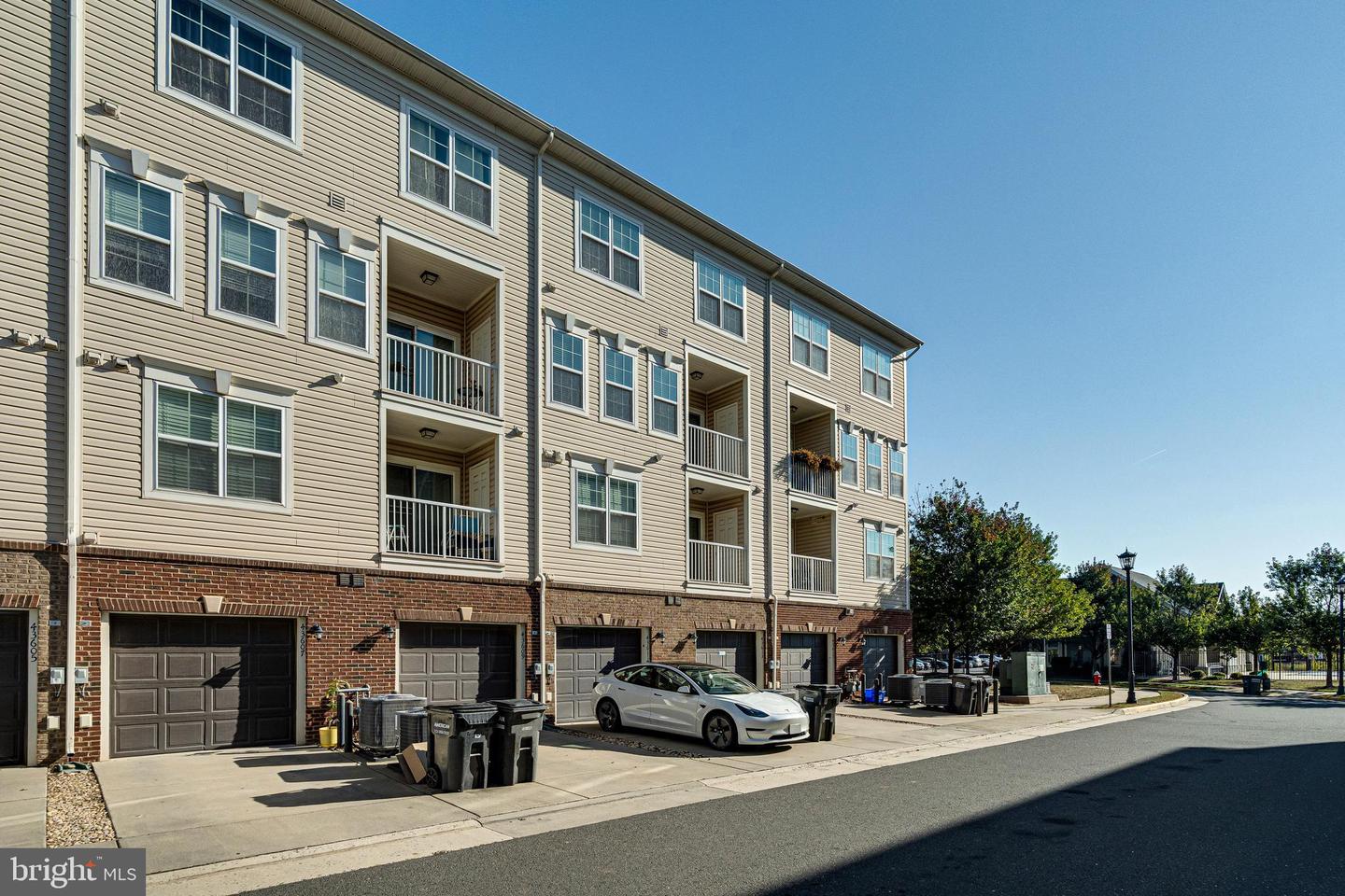 43613 HELMSDALE TER, CHANTILLY, Virginia 20152, ,Residential,For sale,43613 HELMSDALE TER,VALO2106720 MLS # VALO2106720