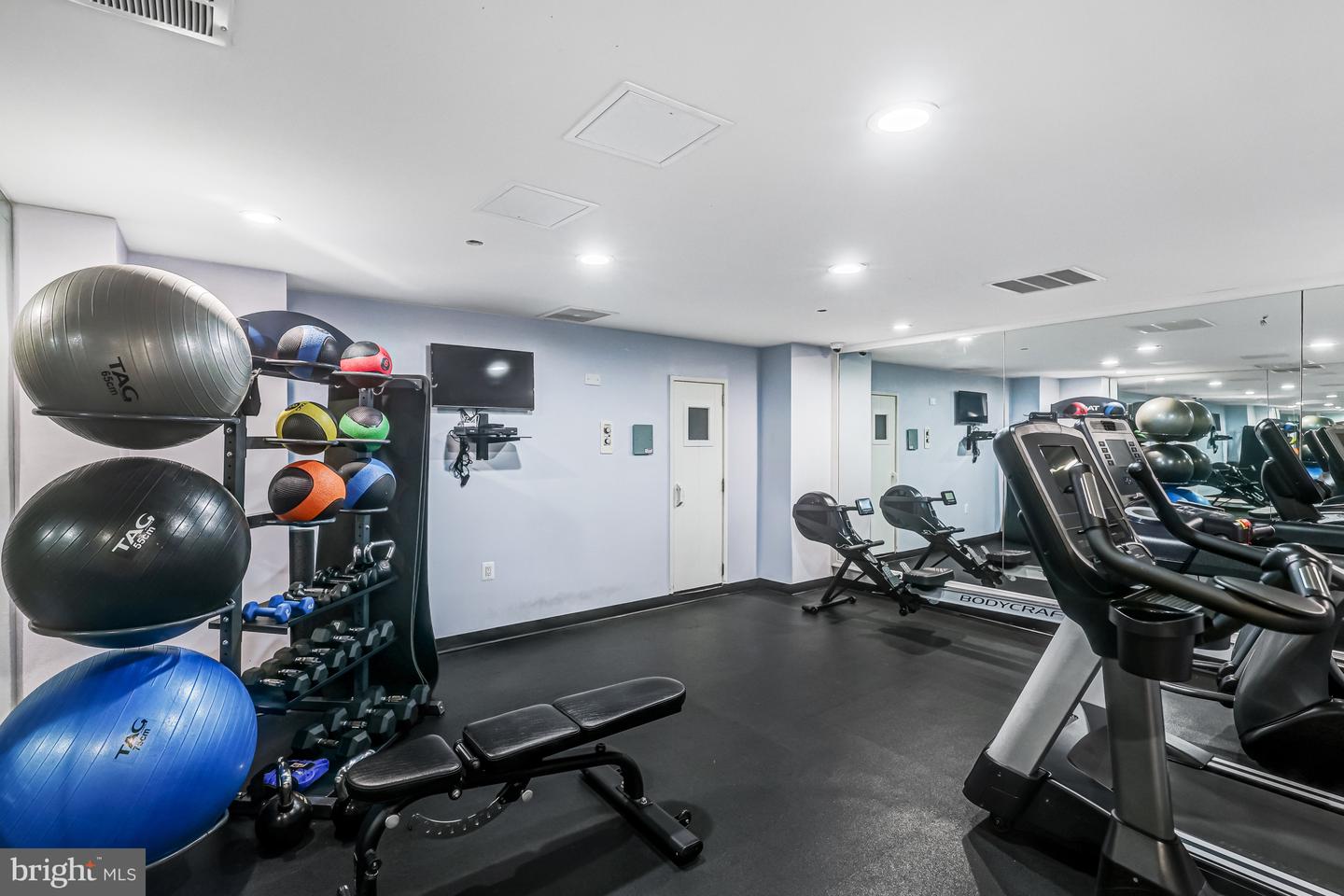 1301 N COURTHOUSE RD #705, ARLINGTON, Virginia 22201, 1 Bedroom Bedrooms, 2 Rooms Rooms,1 BathroomBathrooms,Residential,For sale,1301 N COURTHOUSE RD #705,VAAR2063664 MLS # VAAR2063664