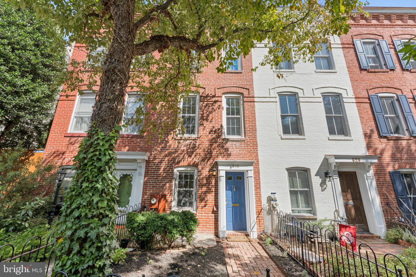 818 INDEPENDENCE AVE SE, WASHINGTON, District Of Columbia 20003, 2 Bedrooms Bedrooms, ,2 BathroomsBathrooms,Residential,For sale,818 INDEPENDENCE AVE SE,DCDC2222182 MLS # DCDC2222182
