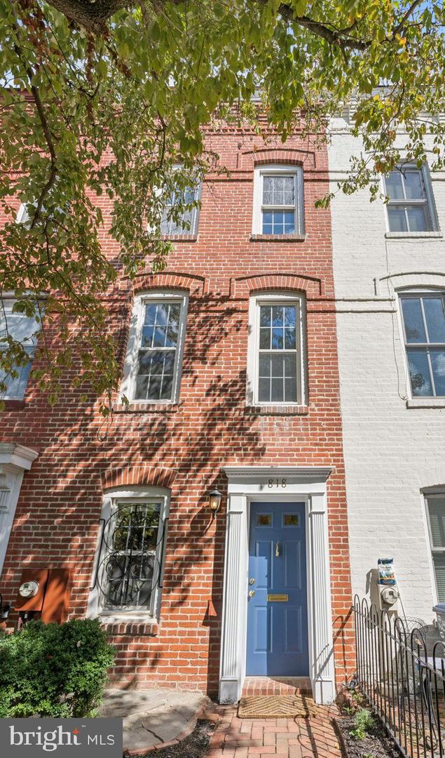 818 INDEPENDENCE AVE SE, WASHINGTON, District Of Columbia 20003, 2 Bedrooms Bedrooms, ,2 BathroomsBathrooms,Residential,For sale,818 INDEPENDENCE AVE SE,DCDC2222182 MLS # DCDC2222182
