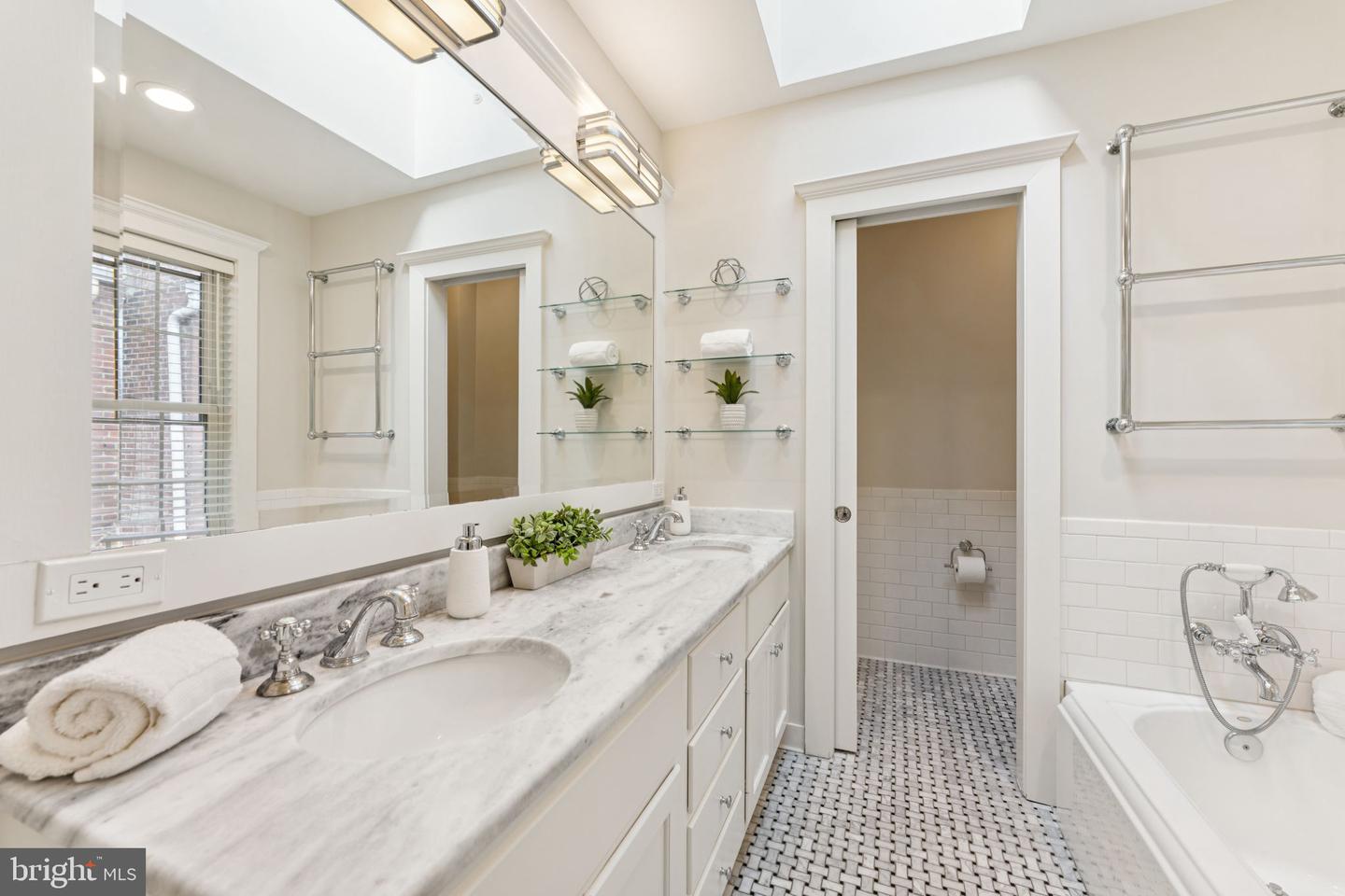 818 INDEPENDENCE AVE SE, WASHINGTON, District Of Columbia 20003, 2 Bedrooms Bedrooms, ,2 BathroomsBathrooms,Residential,For sale,818 INDEPENDENCE AVE SE,DCDC2222182 MLS # DCDC2222182