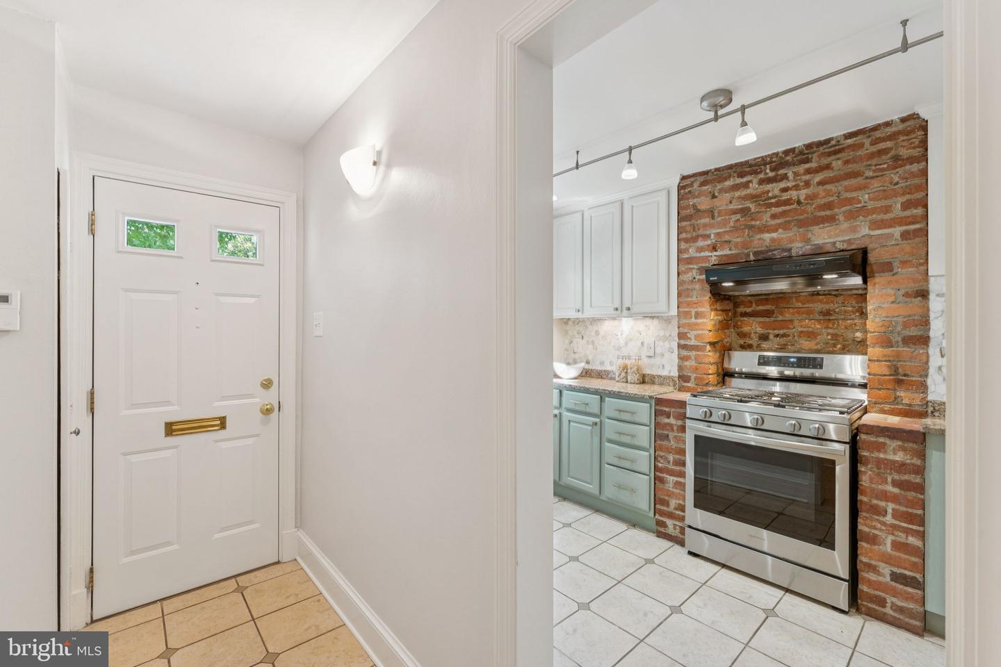 818 INDEPENDENCE AVE SE, WASHINGTON, District Of Columbia 20003, 2 Bedrooms Bedrooms, ,2 BathroomsBathrooms,Residential,For sale,818 INDEPENDENCE AVE SE,DCDC2222182 MLS # DCDC2222182