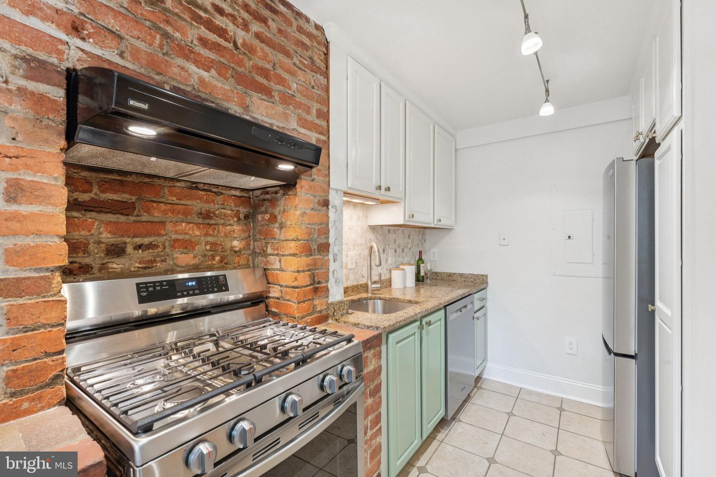 818 INDEPENDENCE AVE SE, WASHINGTON, District Of Columbia 20003, 2 Bedrooms Bedrooms, ,2 BathroomsBathrooms,Residential,For sale,818 INDEPENDENCE AVE SE,DCDC2222182 MLS # DCDC2222182