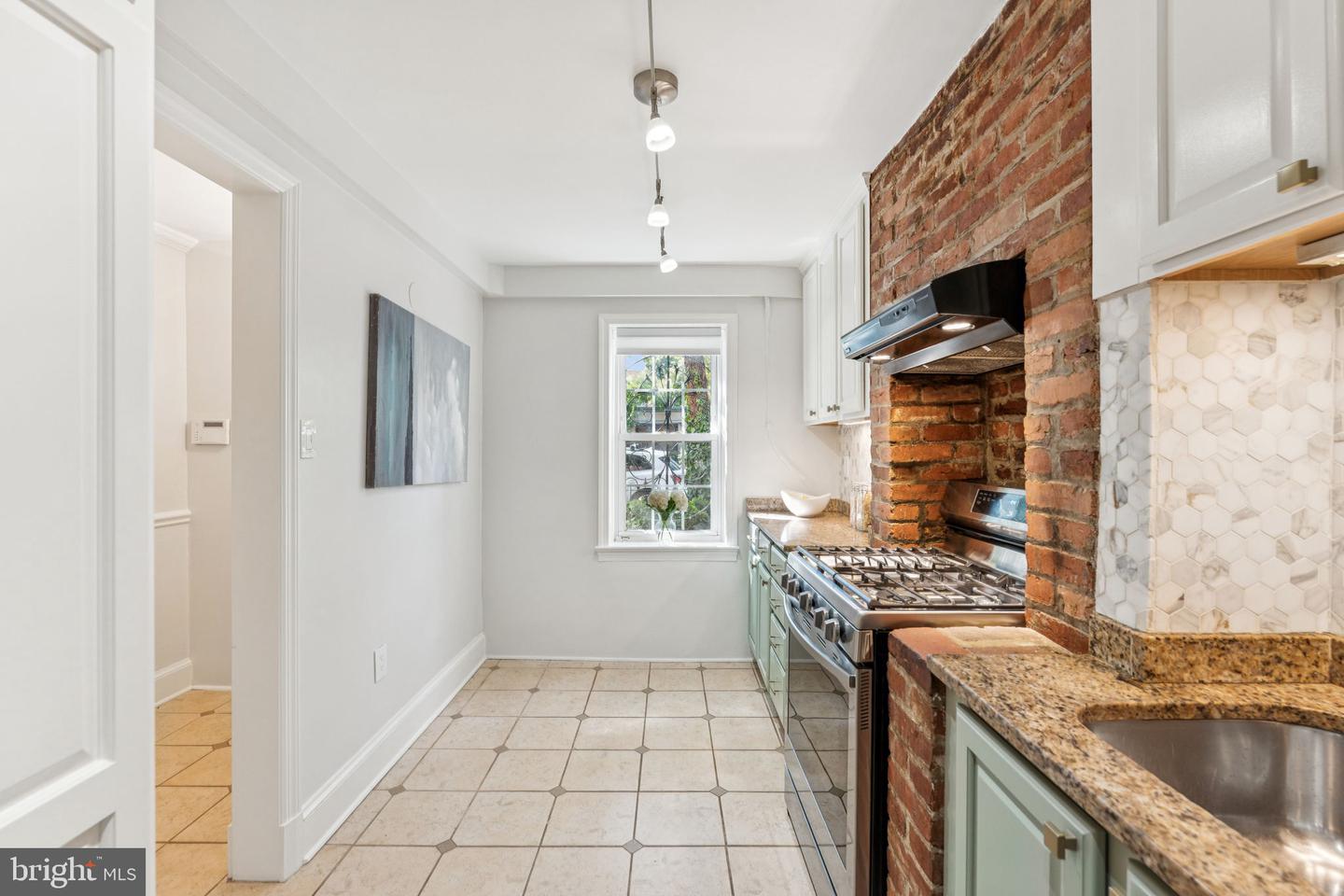 818 INDEPENDENCE AVE SE, WASHINGTON, District Of Columbia 20003, 2 Bedrooms Bedrooms, ,2 BathroomsBathrooms,Residential,For sale,818 INDEPENDENCE AVE SE,DCDC2222182 MLS # DCDC2222182