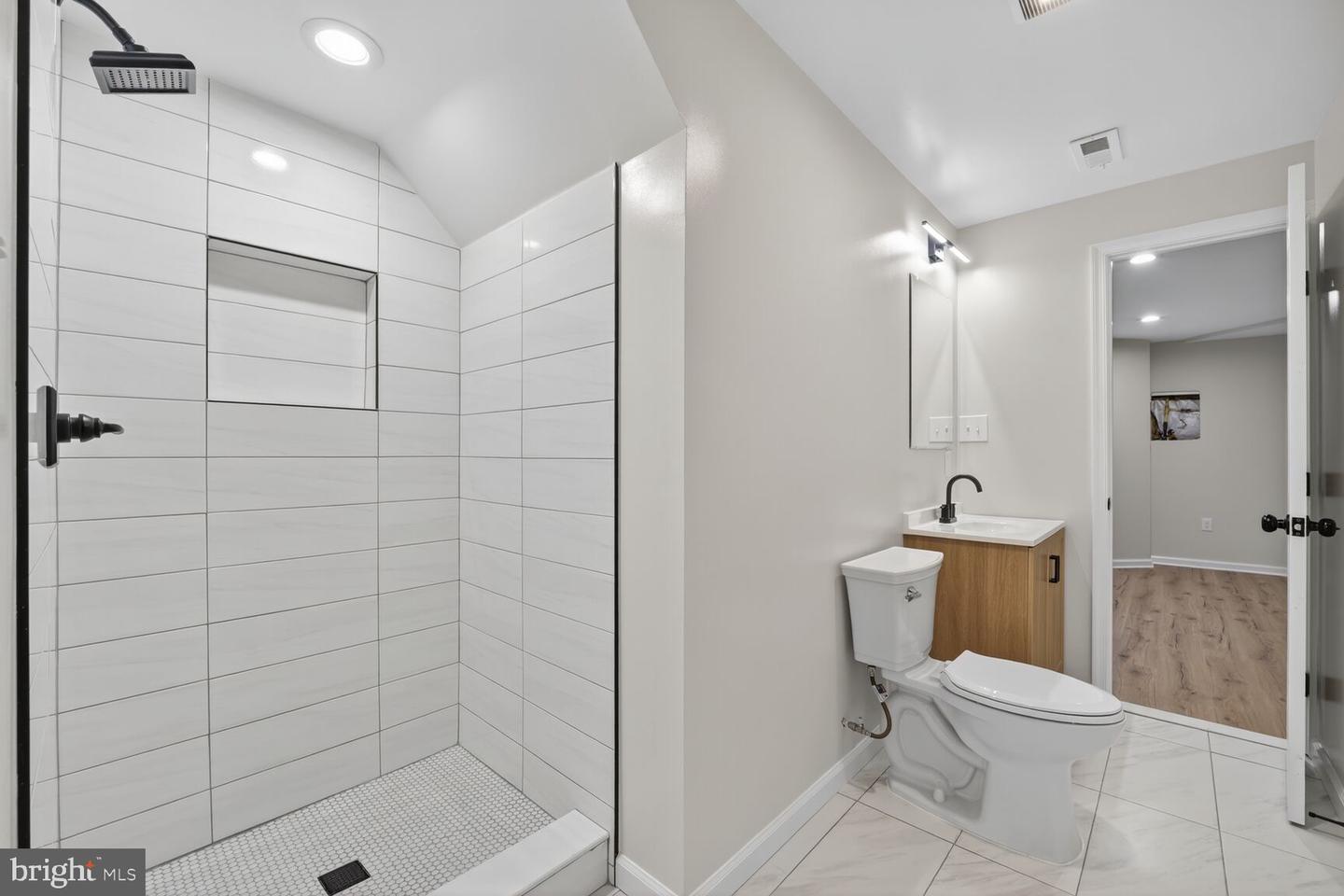 1992 RETTA GILLIAM CT SE, WASHINGTON, District Of Columbia 20020, 5 Bedrooms Bedrooms, 16 Rooms Rooms,3 BathroomsBathrooms,Residential,For sale,1992 RETTA GILLIAM CT SE,DCDC2222200 MLS # DCDC2222200