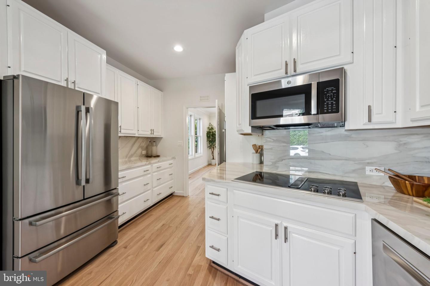 4730 FOXHALL CRES NW, WASHINGTON, District Of Columbia 20007, 4 Bedrooms Bedrooms, ,4 BathroomsBathrooms,Residential,For sale,4730 FOXHALL CRES NW,DCDC2222324 MLS # DCDC2222324