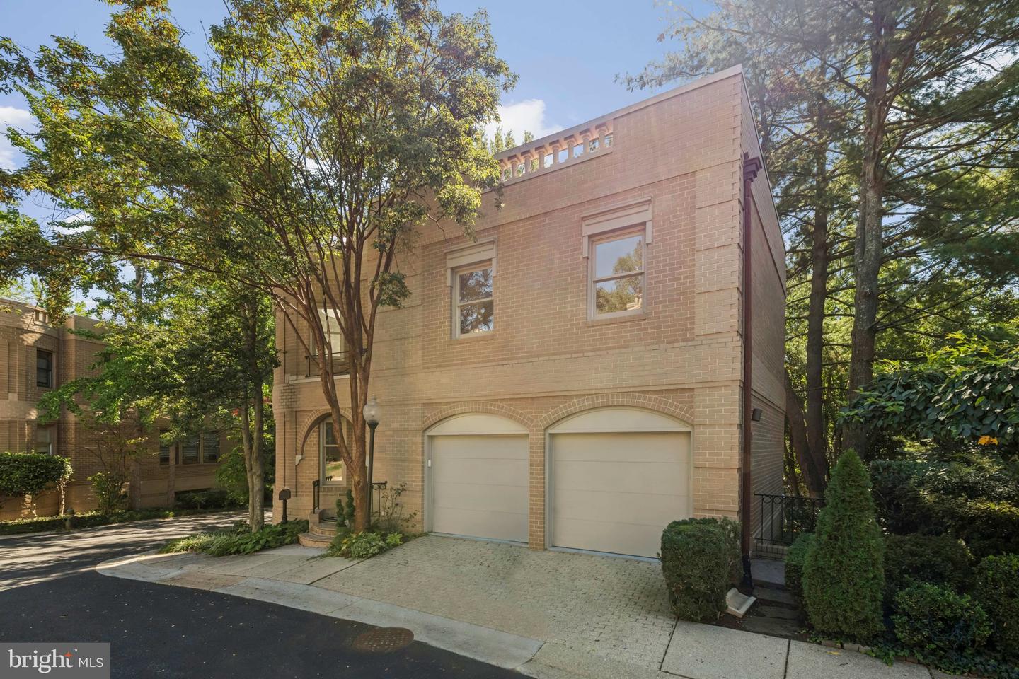 4730 FOXHALL CRES NW, WASHINGTON, District Of Columbia 20007, 4 Bedrooms Bedrooms, ,4 BathroomsBathrooms,Residential,For sale,4730 FOXHALL CRES NW,DCDC2222324 MLS # DCDC2222324