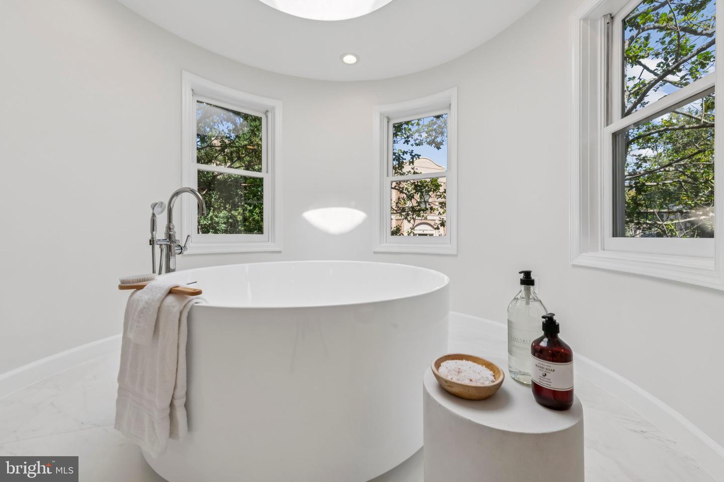 4730 FOXHALL CRES NW, WASHINGTON, District Of Columbia 20007, 4 Bedrooms Bedrooms, ,4 BathroomsBathrooms,Residential,For sale,4730 FOXHALL CRES NW,DCDC2222324 MLS # DCDC2222324