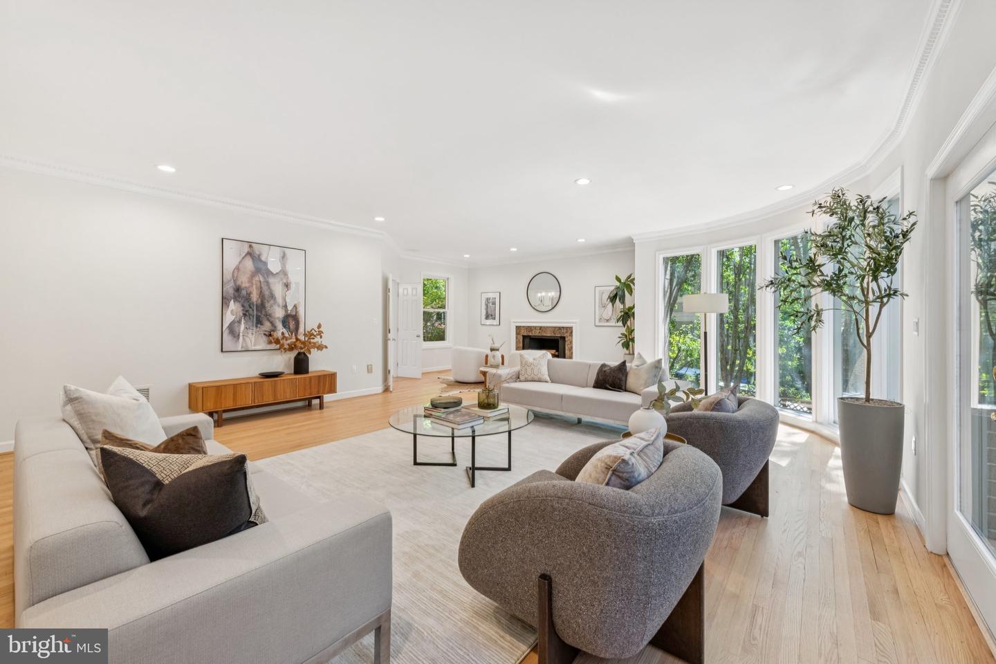 4730 FOXHALL CRES NW, WASHINGTON, District Of Columbia 20007, 4 Bedrooms Bedrooms, ,4 BathroomsBathrooms,Residential,For sale,4730 FOXHALL CRES NW,DCDC2222324 MLS # DCDC2222324