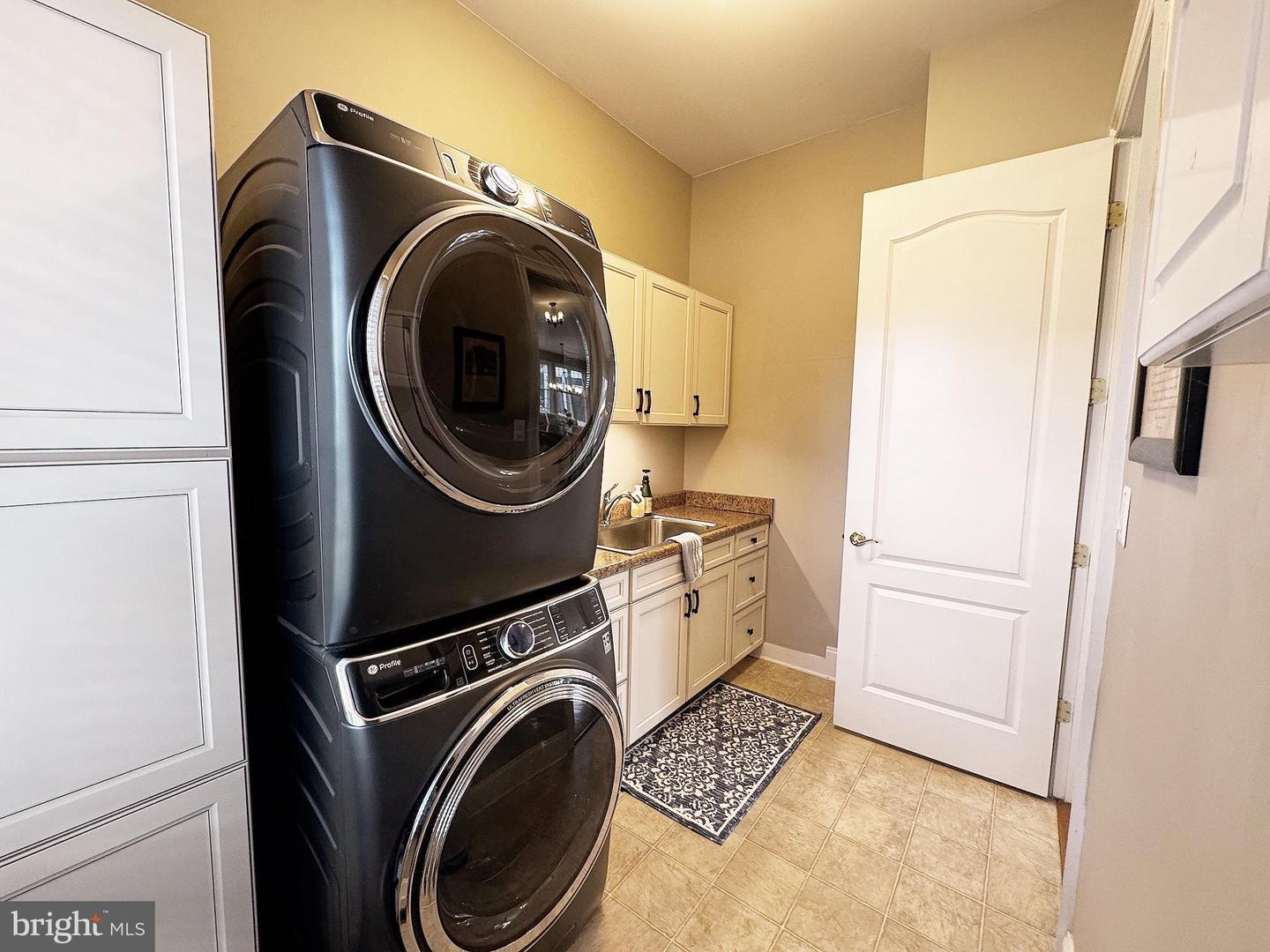 43116 UNISON KNOLL CIR, ASHBURN, Virginia 20148, 5 Bedrooms Bedrooms, 11 Rooms Rooms,5 BathroomsBathrooms,Residential,For sale,43116 UNISON KNOLL CIR,VALO2106832 MLS # VALO2106832