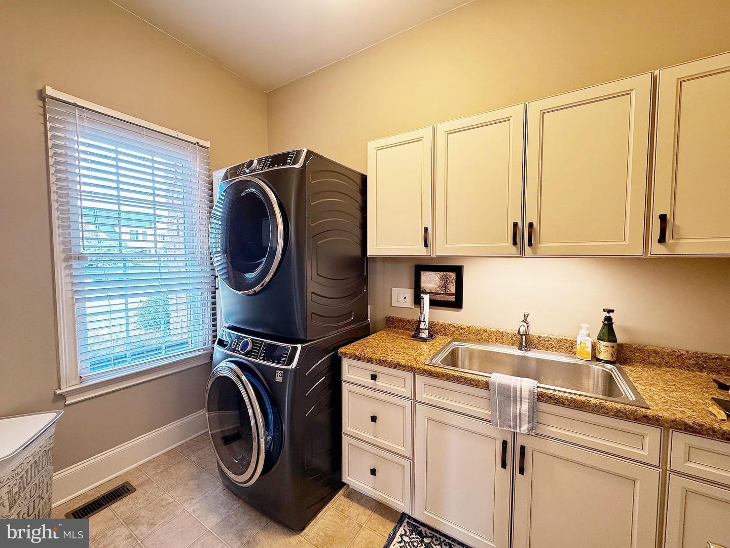 43116 UNISON KNOLL CIR, ASHBURN, Virginia 20148, 5 Bedrooms Bedrooms, 11 Rooms Rooms,5 BathroomsBathrooms,Residential,For sale,43116 UNISON KNOLL CIR,VALO2106832 MLS # VALO2106832