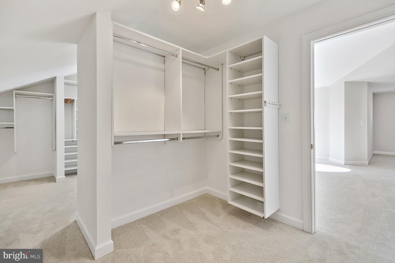 1050 NORTHFALLS CT, GREAT FALLS, Virginia 22066, 6 Bedrooms Bedrooms, ,4 BathroomsBathrooms,Residential,For sale,1050 NORTHFALLS CT,VAFX2267292 MLS # VAFX2267292