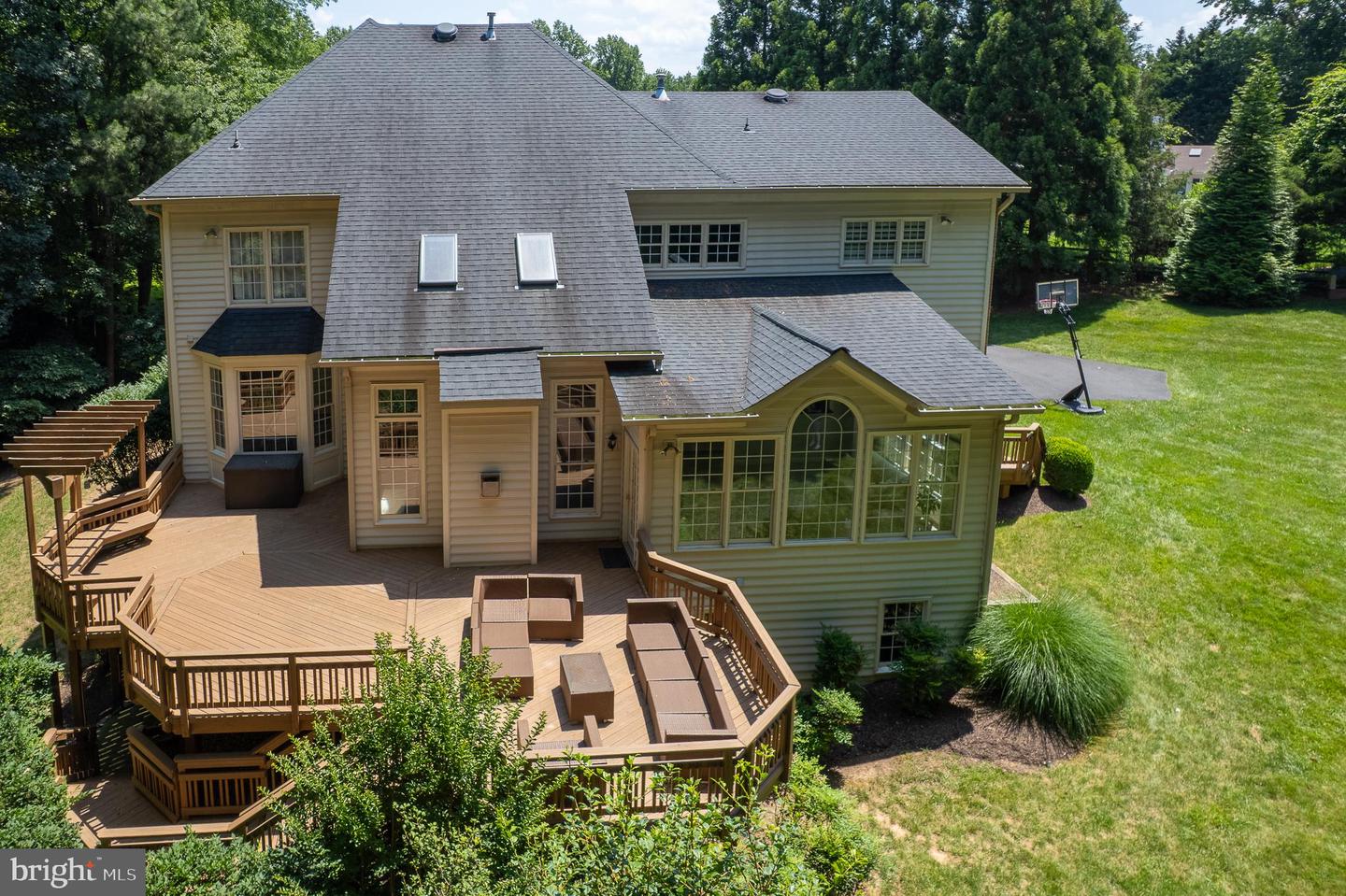 1050 NORTHFALLS CT, GREAT FALLS, Virginia 22066, 6 Bedrooms Bedrooms, ,4 BathroomsBathrooms,Residential,For sale,1050 NORTHFALLS CT,VAFX2267292 MLS # VAFX2267292