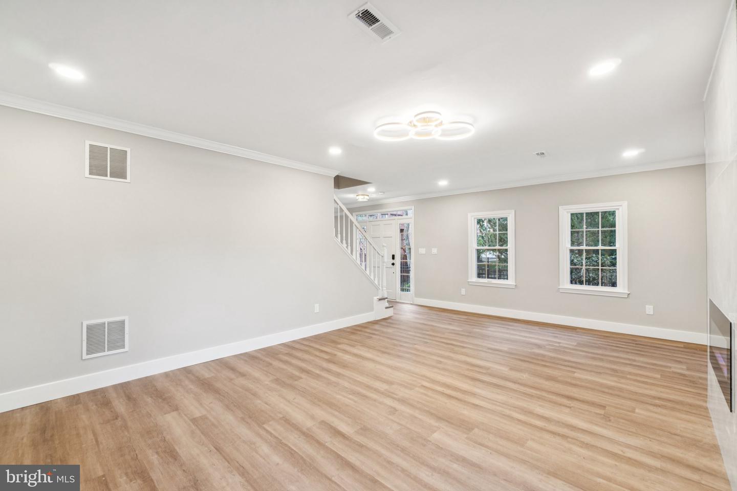 6481 SHARON KAY CT, ALEXANDRIA, Virginia 22310, 3 Bedrooms Bedrooms, ,2 BathroomsBathrooms,Residential,For sale,6481 SHARON KAY CT,VAFX2267254 MLS # VAFX2267254