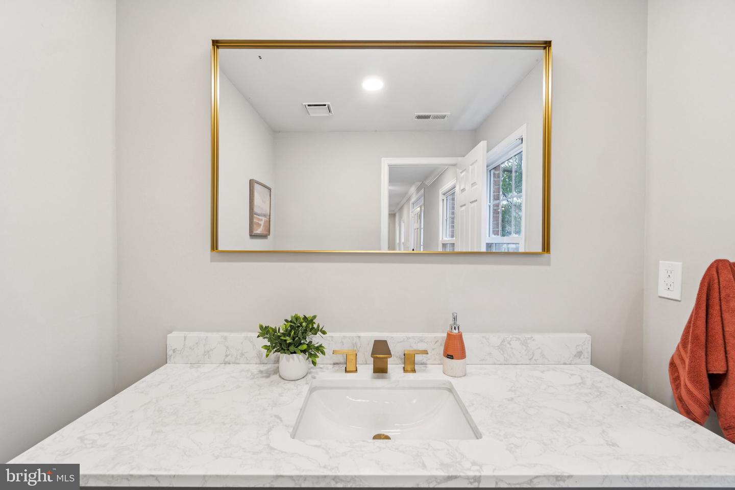 6481 SHARON KAY CT, ALEXANDRIA, Virginia 22310, 3 Bedrooms Bedrooms, ,2 BathroomsBathrooms,Residential,For sale,6481 SHARON KAY CT,VAFX2267254 MLS # VAFX2267254