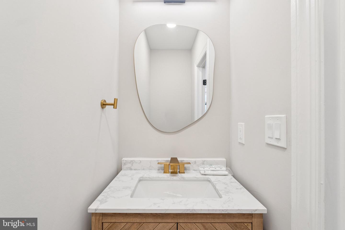 6481 SHARON KAY CT, ALEXANDRIA, Virginia 22310, 3 Bedrooms Bedrooms, ,2 BathroomsBathrooms,Residential,For sale,6481 SHARON KAY CT,VAFX2267254 MLS # VAFX2267254