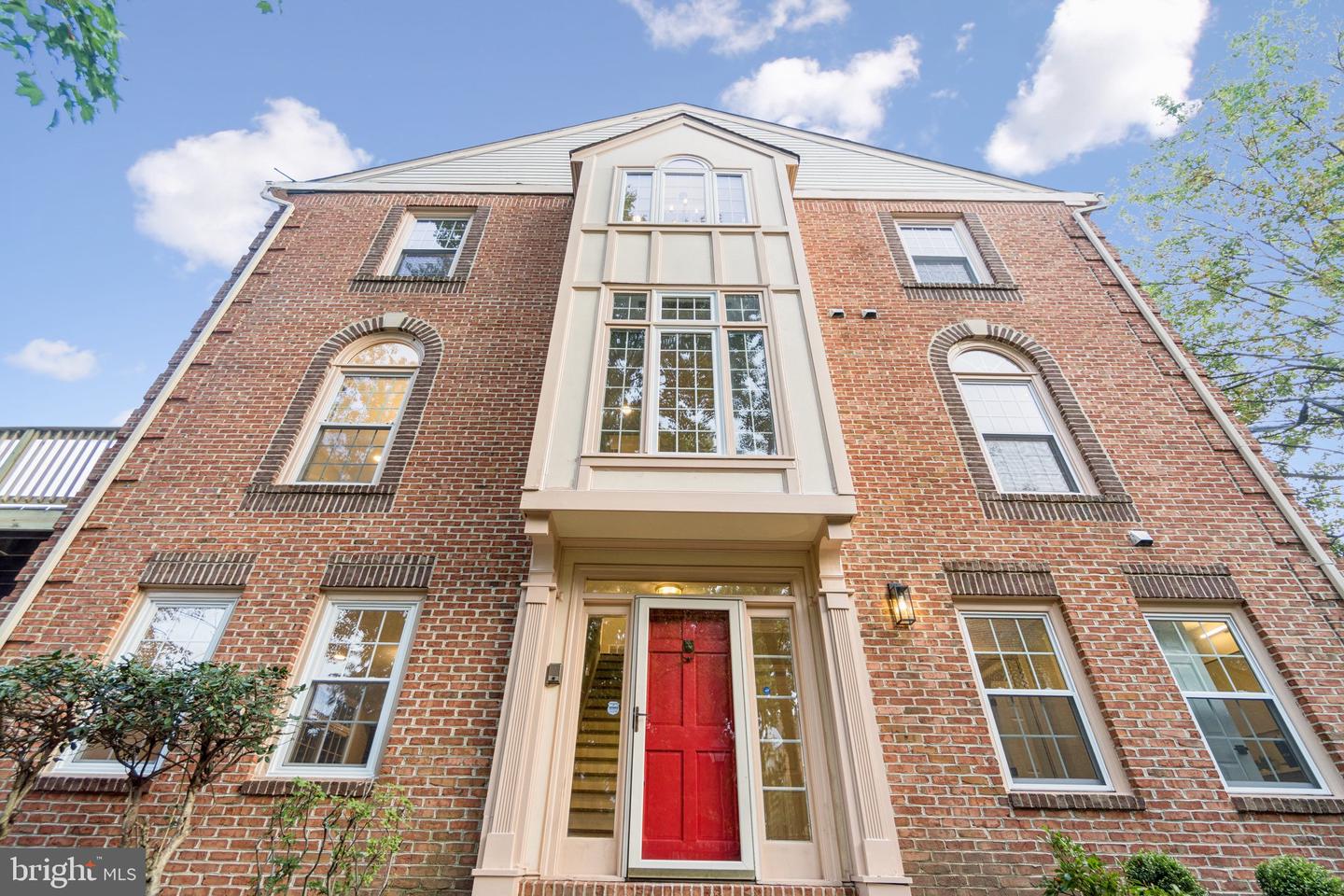 6481 SHARON KAY CT, ALEXANDRIA, Virginia 22310, 3 Bedrooms Bedrooms, ,2 BathroomsBathrooms,Residential,For sale,6481 SHARON KAY CT,VAFX2267254 MLS # VAFX2267254