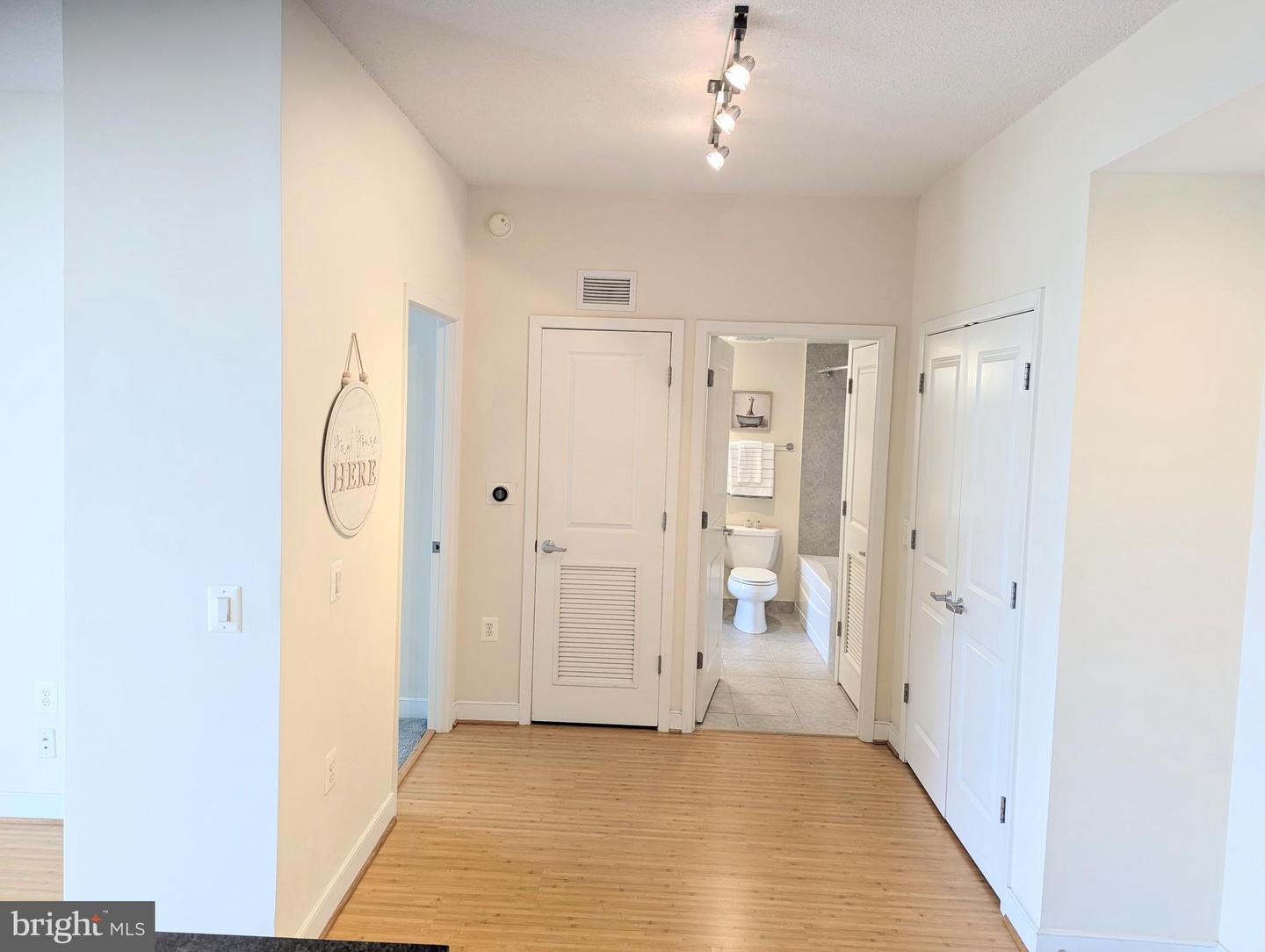 820 N POLLARD ST #810, ARLINGTON, Virginia 22203, 1 Bedroom Bedrooms, ,1 BathroomBathrooms,Residential,For sale,820 N POLLARD ST #810,VAAR2063686 MLS # VAAR2063686