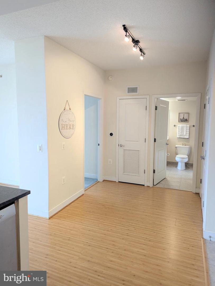 820 N POLLARD ST #810, ARLINGTON, Virginia 22203, 1 Bedroom Bedrooms, ,1 BathroomBathrooms,Residential,For sale,820 N POLLARD ST #810,VAAR2063686 MLS # VAAR2063686