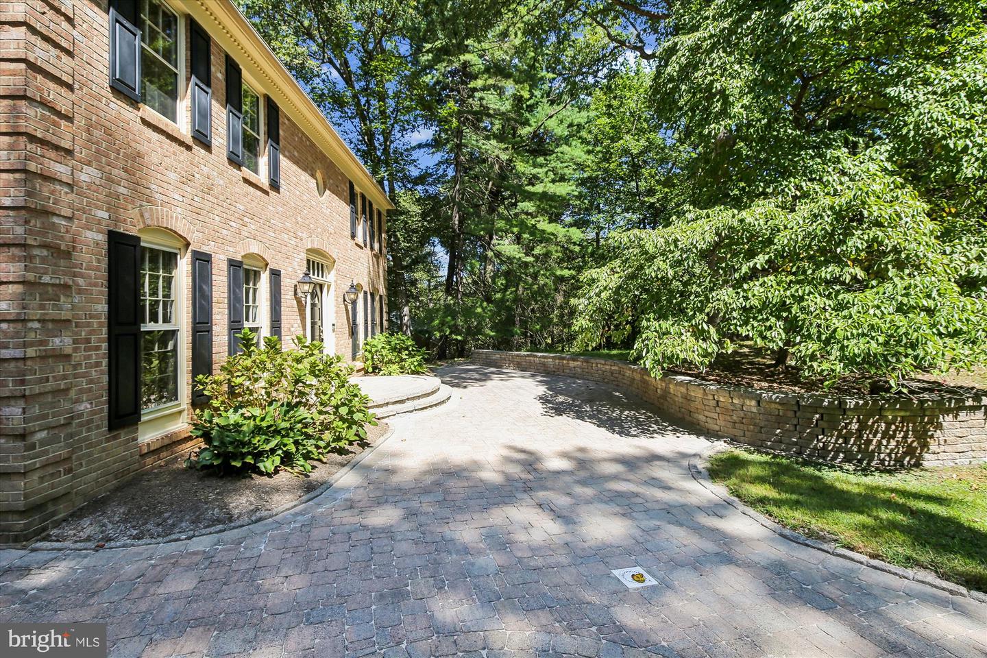 11732 STUART MILL RD, OAKTON, Virginia 22124, 5 Bedrooms Bedrooms, ,3 BathroomsBathrooms,Residential,For sale,11732 STUART MILL RD,VAFX2267302 MLS # VAFX2267302