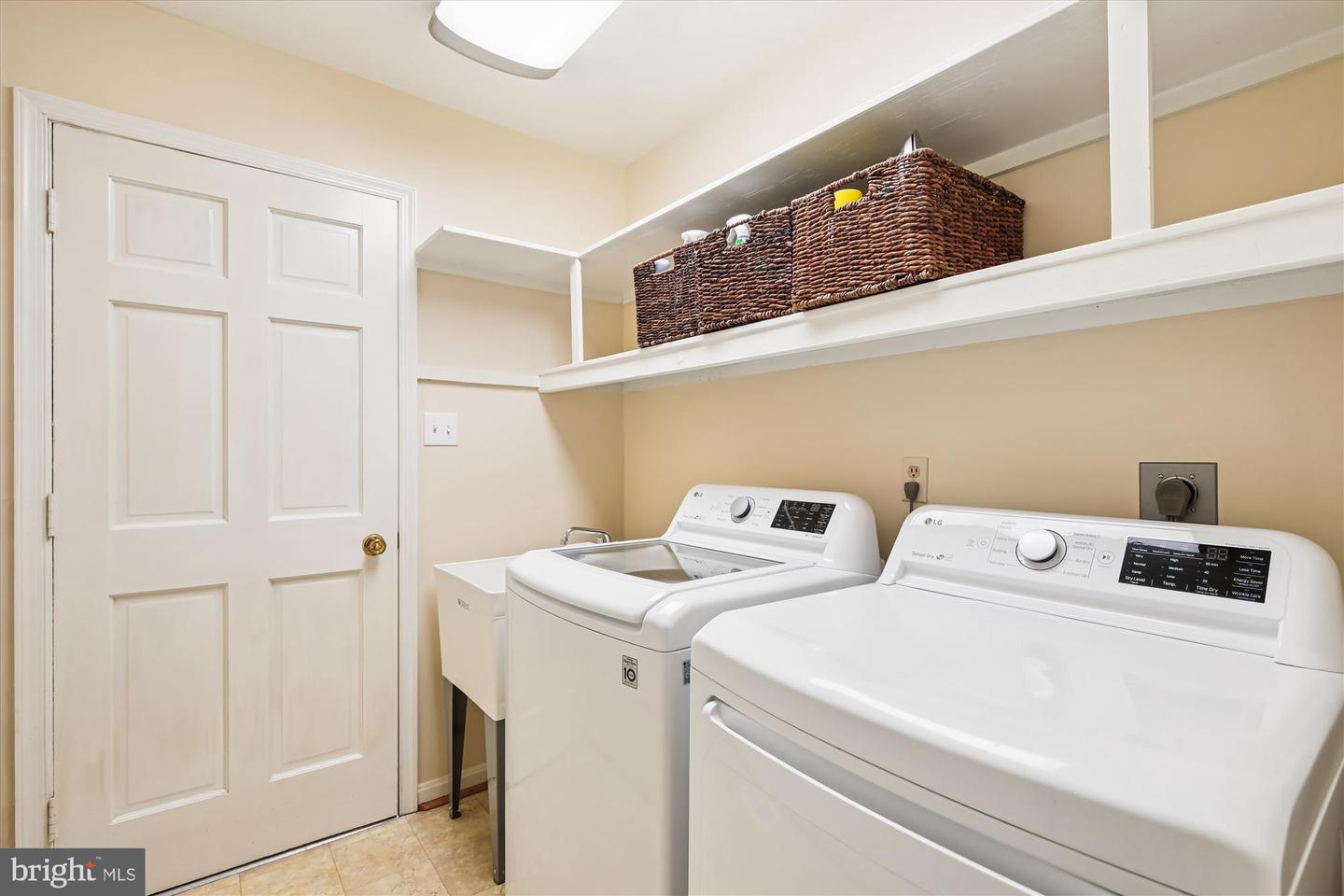 11732 STUART MILL RD, OAKTON, Virginia 22124, 5 Bedrooms Bedrooms, ,3 BathroomsBathrooms,Residential,For sale,11732 STUART MILL RD,VAFX2267302 MLS # VAFX2267302