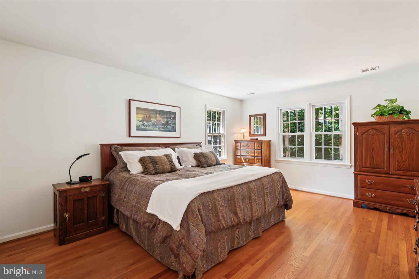 11732 STUART MILL RD, OAKTON, Virginia 22124, 5 Bedrooms Bedrooms, ,3 BathroomsBathrooms,Residential,For sale,11732 STUART MILL RD,VAFX2267302 MLS # VAFX2267302