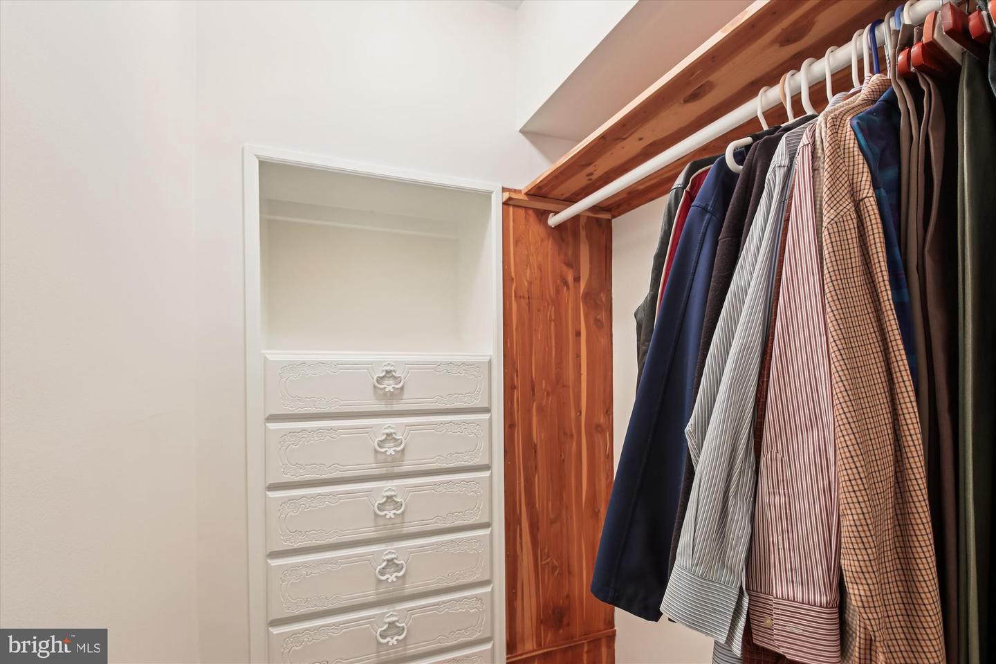 11732 STUART MILL RD, OAKTON, Virginia 22124, 5 Bedrooms Bedrooms, ,3 BathroomsBathrooms,Residential,For sale,11732 STUART MILL RD,VAFX2267302 MLS # VAFX2267302