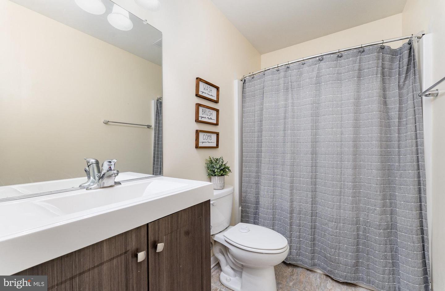 8158 SQUIRES LN, WARRENTON, Virginia 20187, 4 Bedrooms Bedrooms, ,2 BathroomsBathrooms,Residential,For sale,8158 SQUIRES LN,VAFQ2018298 MLS # VAFQ2018298