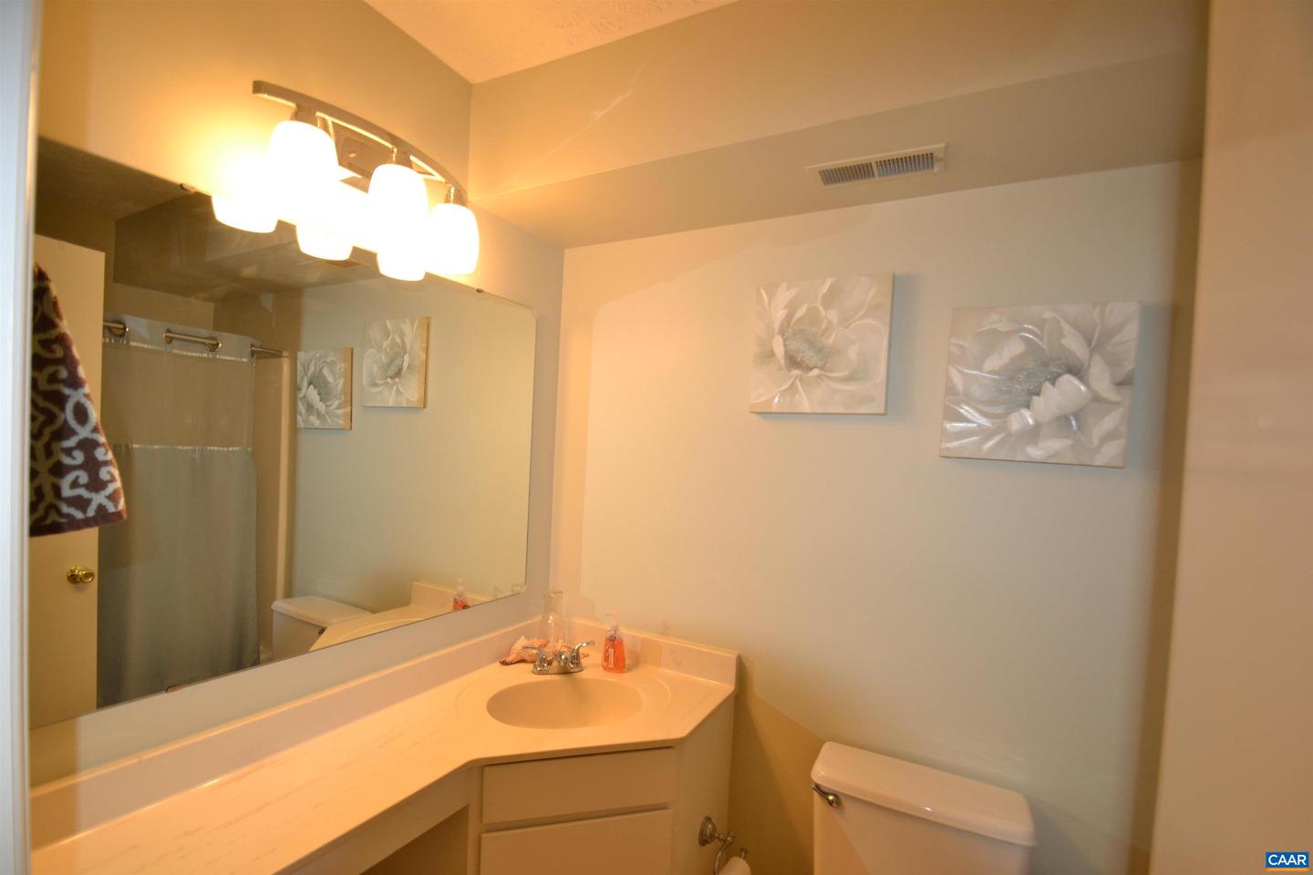 116 TURTLE CREEK RD #2, CHARLOTTESVILLE, Virginia 22901, 2 Bedrooms Bedrooms, ,2 BathroomsBathrooms,Residential,For sale,116 TURTLE CREEK RD #2,668996 MLS # 668996