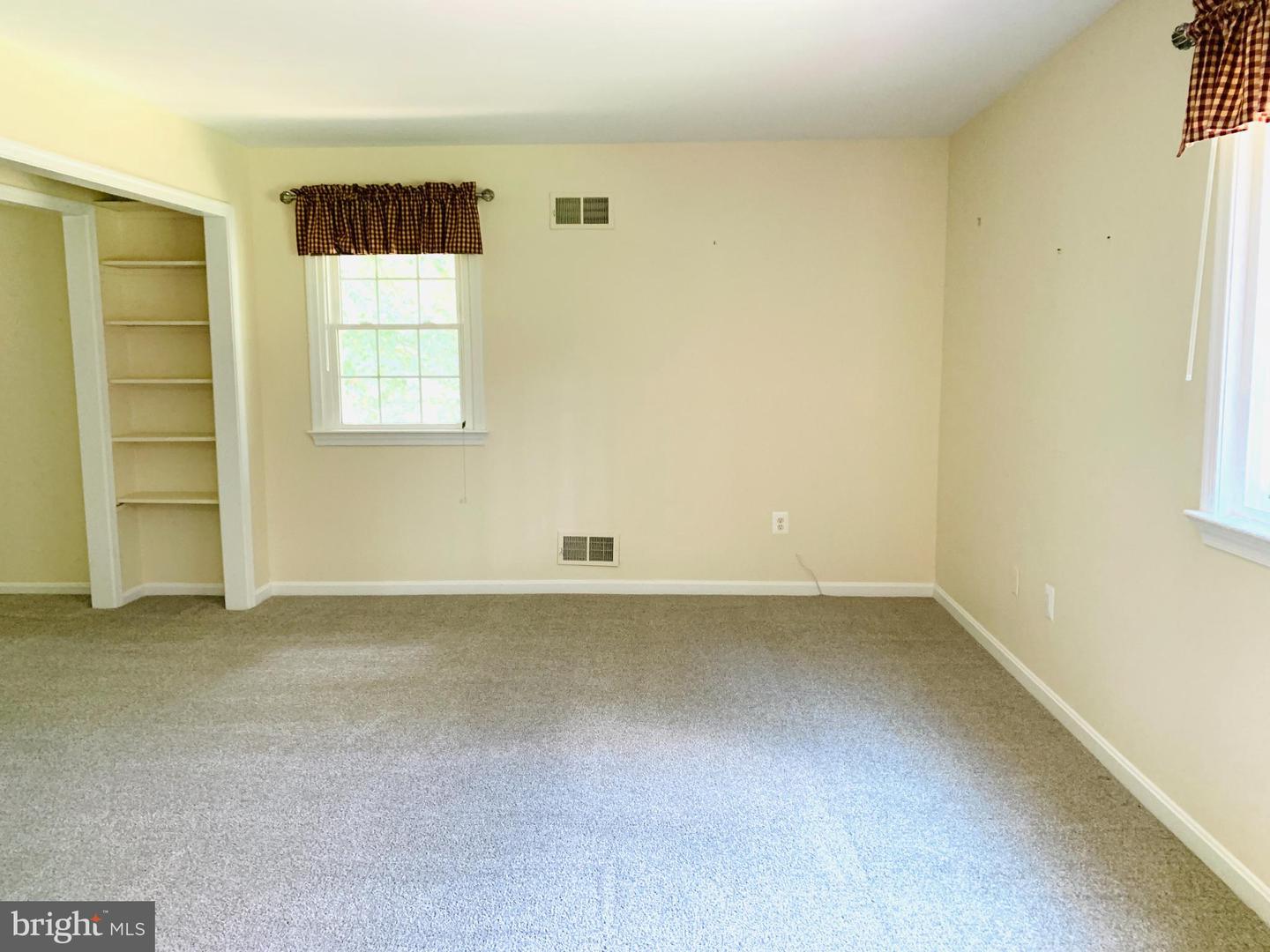 10203 BENT TREE LN, MANASSAS, Virginia 20111, 3 Bedrooms Bedrooms, 7 Rooms Rooms,3 BathroomsBathrooms,Residential,For sale,10203 BENT TREE LN,VAPW2104064 MLS # VAPW2104064
