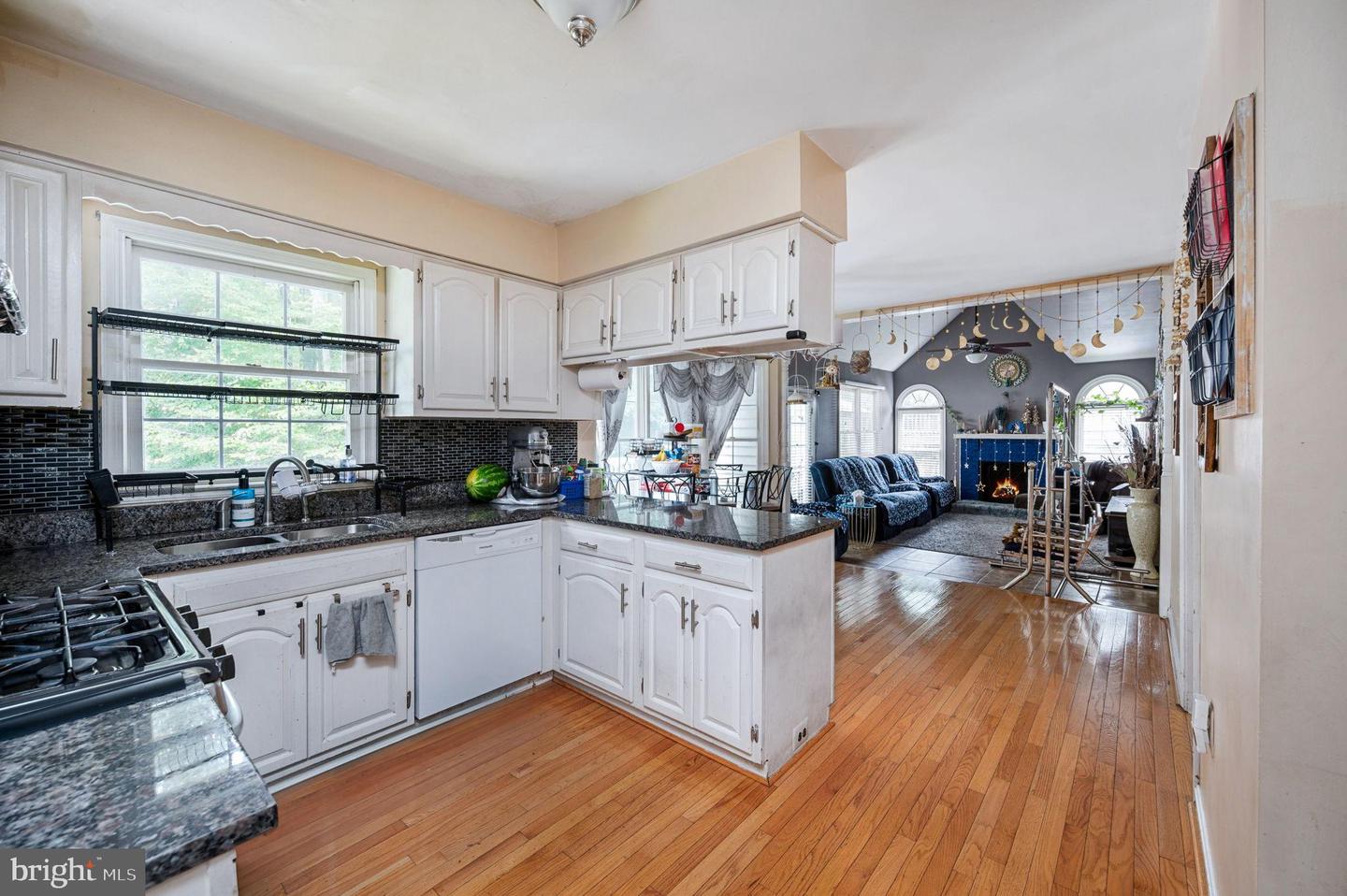 4078 WESTWIND DR, WOODBRIDGE, Virginia 22193, 4 Bedrooms Bedrooms, 11 Rooms Rooms,2 BathroomsBathrooms,Residential,For sale,4078 WESTWIND DR,VAPW2104052 MLS # VAPW2104052