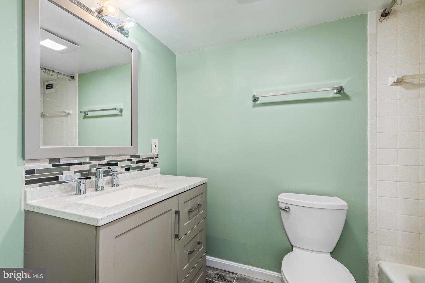 4600 S FOUR MILE RUN DR #1142, ARLINGTON, Virginia 22204, 1 Bedroom Bedrooms, ,1 BathroomBathrooms,Residential,For sale,4600 S FOUR MILE RUN DR #1142,VAAR2063714 MLS # VAAR2063714