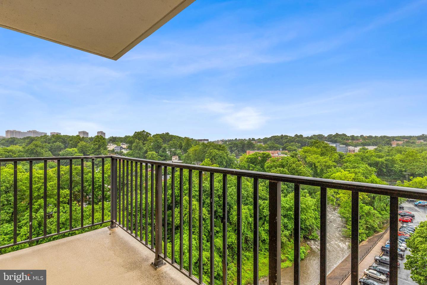 4600 S FOUR MILE RUN DR #1142, ARLINGTON, Virginia 22204, 1 Bedroom Bedrooms, ,1 BathroomBathrooms,Residential,For sale,4600 S FOUR MILE RUN DR #1142,VAAR2063714 MLS # VAAR2063714