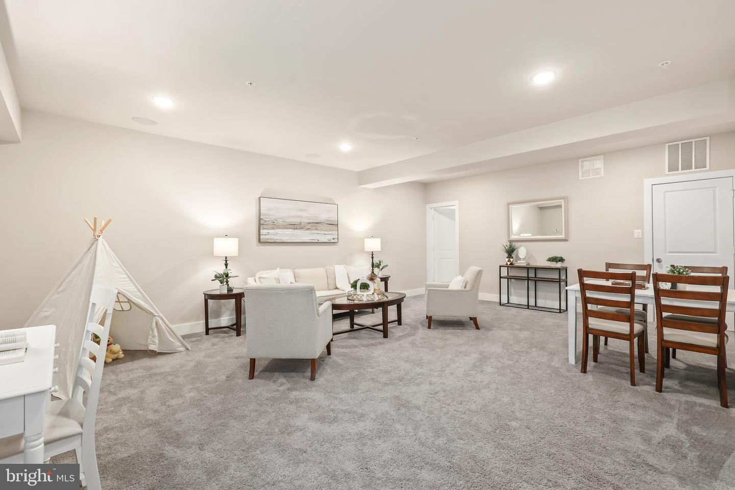 1334 S QUINN ST, ARLINGTON, Virginia 22204, 3 Bedrooms Bedrooms, ,3 BathroomsBathrooms,Residential,For sale,1334 S QUINN ST,VAAR2063738 MLS # VAAR2063738