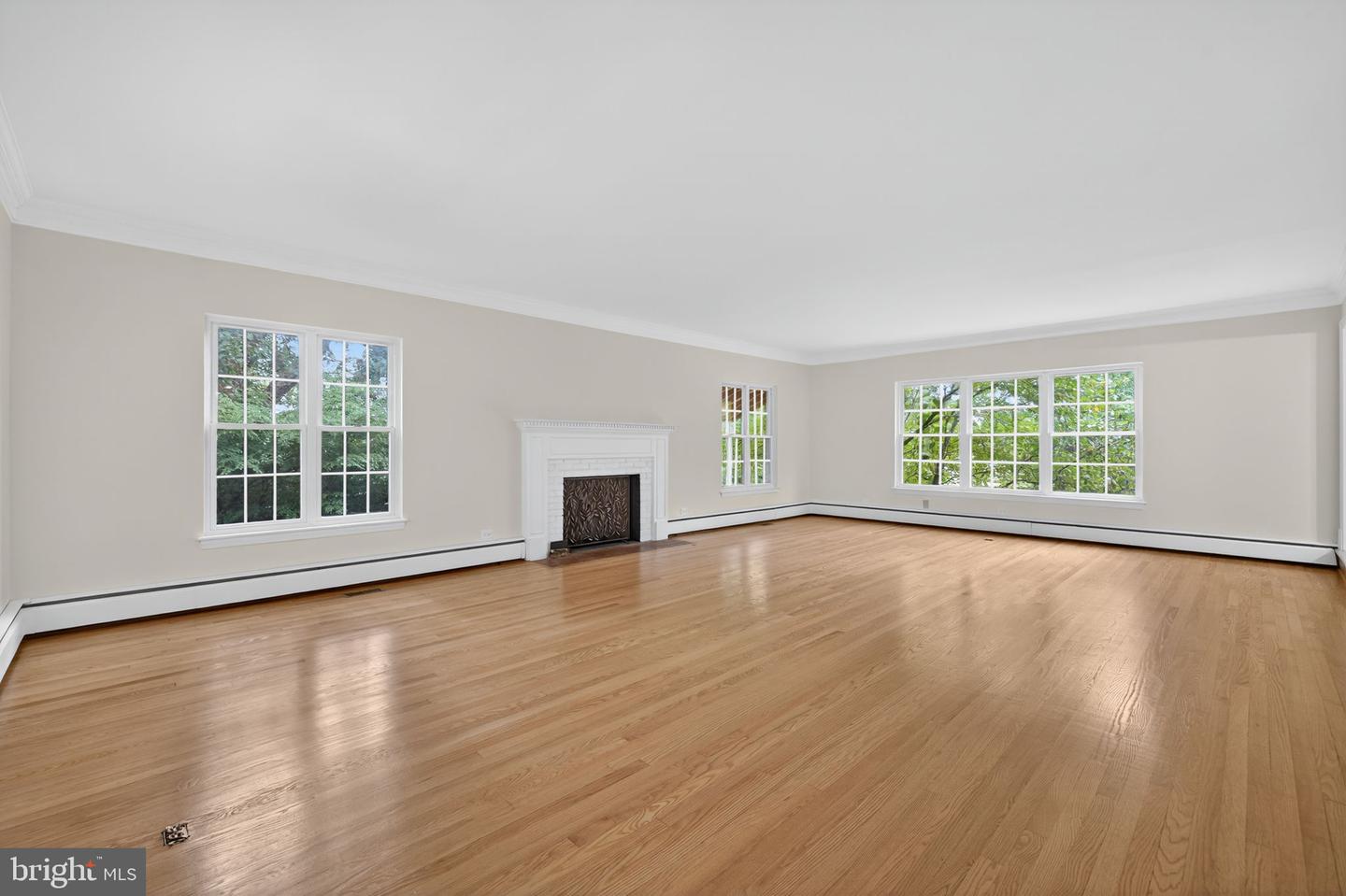45545 LAKESIDE DR, STERLING, Virginia 20165, 6 Bedrooms Bedrooms, ,5 BathroomsBathrooms,Residential,For sale,45545 LAKESIDE DR,VALO2104426 MLS # VALO2104426