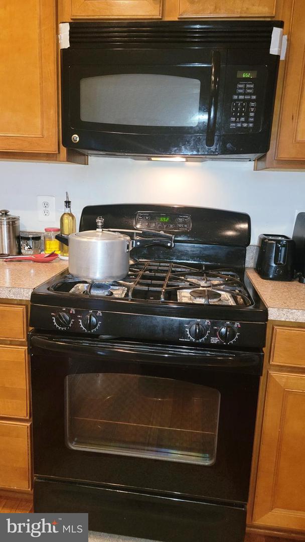 8270 LINBLAKE CT, MANASSAS, Virginia 20111, 4 Bedrooms Bedrooms, ,3 BathroomsBathrooms,Residential,For sale,8270 LINBLAKE CT,VAPW2103448 MLS # VAPW2103448