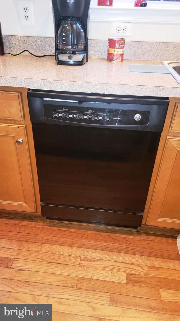8270 LINBLAKE CT, MANASSAS, Virginia 20111, 4 Bedrooms Bedrooms, ,3 BathroomsBathrooms,Residential,For sale,8270 LINBLAKE CT,VAPW2103448 MLS # VAPW2103448