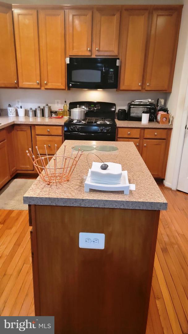 8270 LINBLAKE CT, MANASSAS, Virginia 20111, 4 Bedrooms Bedrooms, ,3 BathroomsBathrooms,Residential,For sale,8270 LINBLAKE CT,VAPW2103448 MLS # VAPW2103448