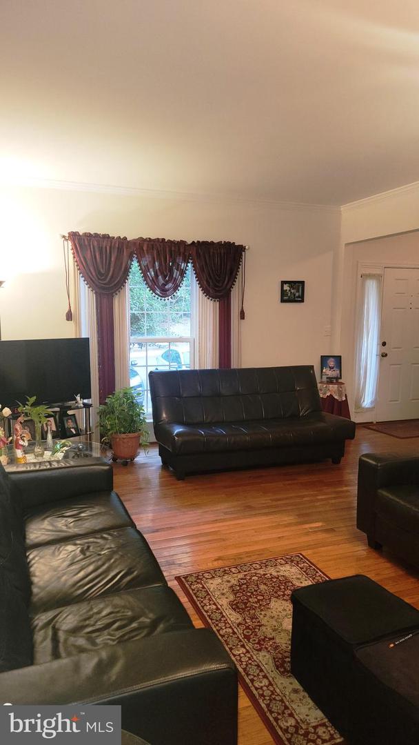 8270 LINBLAKE CT, MANASSAS, Virginia 20111, 4 Bedrooms Bedrooms, ,3 BathroomsBathrooms,Residential,For sale,8270 LINBLAKE CT,VAPW2103448 MLS # VAPW2103448